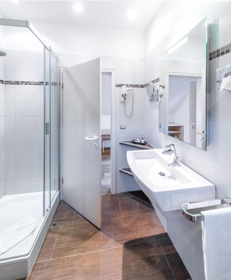 Hotel Zur Krone Meerbusch Εξωτερικό φωτογραφία